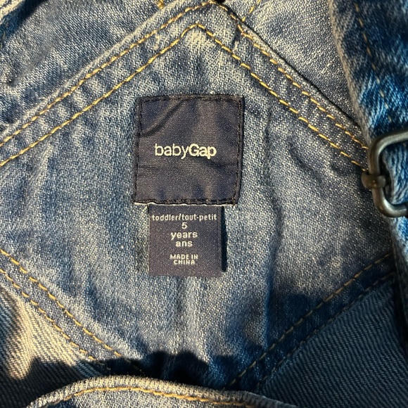 NWT Baby Gap overall shorts , with bonus white eyelet top - Picture 3 of 4